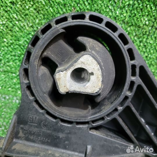 Подушка двигателя левая Chevrolet Cruze J300 F16D3