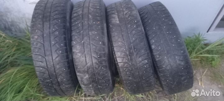 Bridgestone Ice Cruiser 7000 215/70 R16