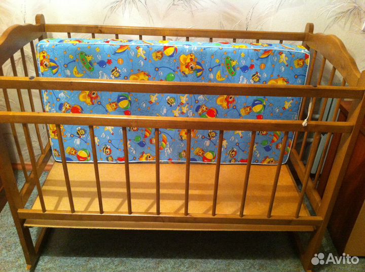 Детская кроватка и матрац
