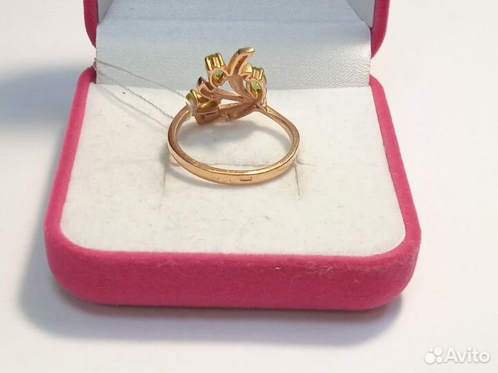 Кольцо с камнями золотое