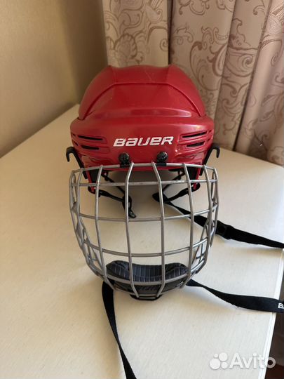 Хоккейный шлем