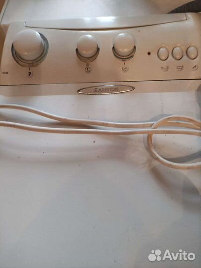 Стиральная машина Ariston с вертикальной загрузкой