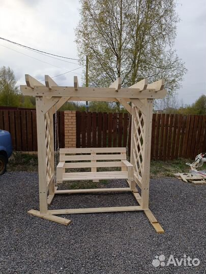 Садовая качеля деревянная
