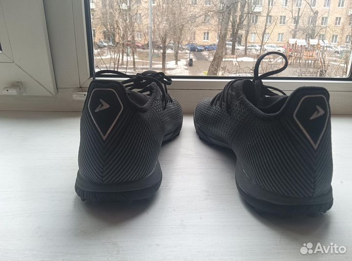 Футбольные бутсы.demix