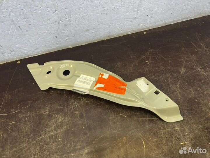 Суппорт фары правый Renault Arkana