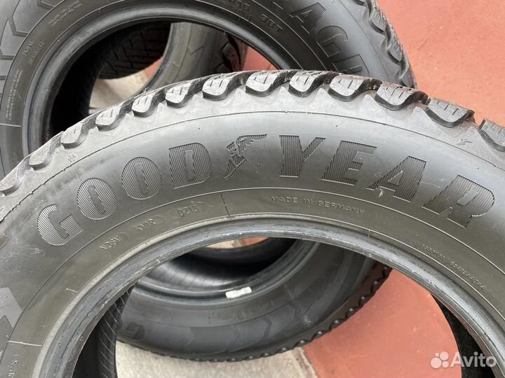 Goodyear Ultragrip Ice Arctic 215/65 R16 98T