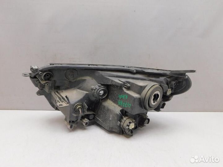 Фара правая Toyota RAV4