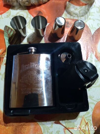 Подарочный набор фляжка и стопки
