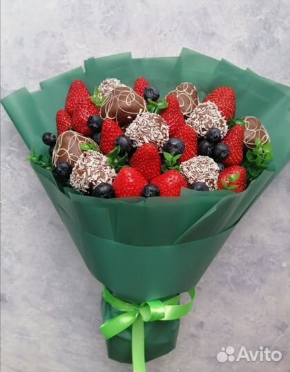 Съедобные букеты из клубники. Подарок на выпускной