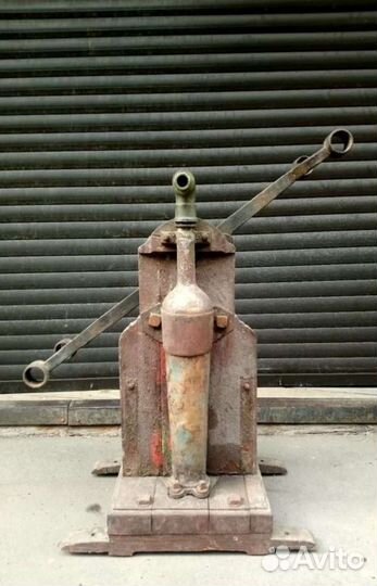 Старинная 19 век корабельная пожарная помпа