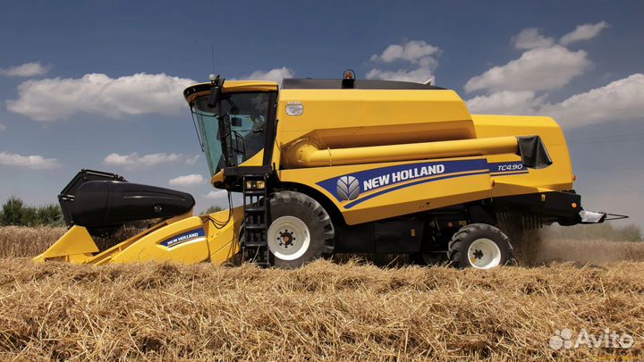 На разборке комбайны Нью Холанд New Holland