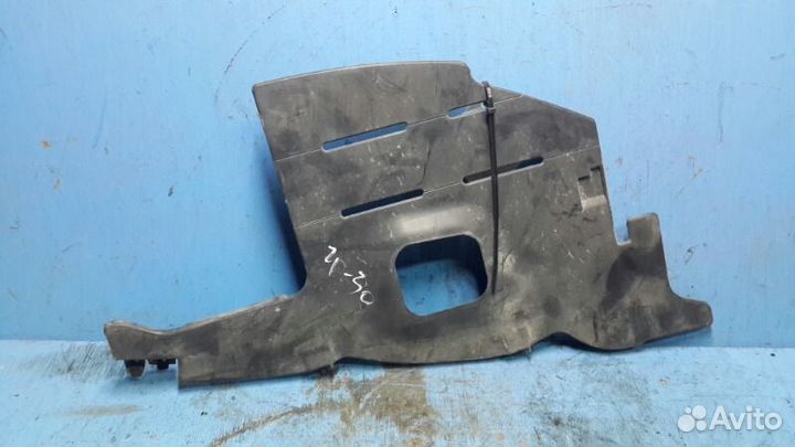 Дефлектор радиатора правый Toyota Rav4 Xa30