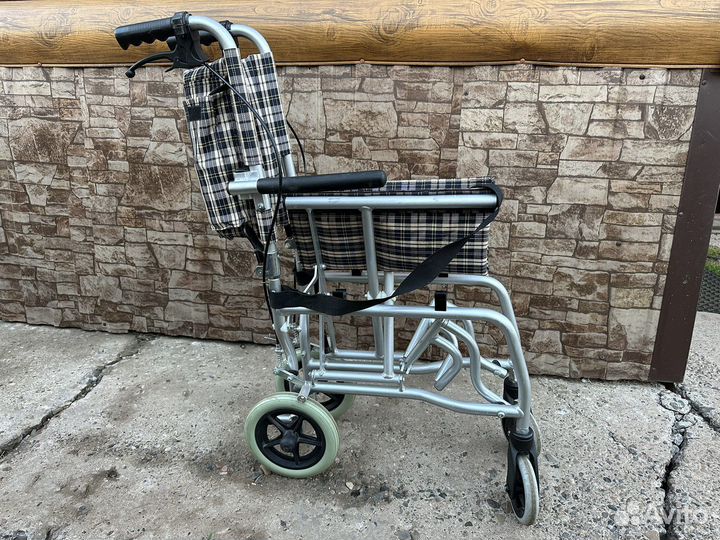 Кресло-каталка инвалидная