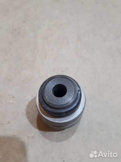Сайленблок заднего рычага внешний Volvo XC90