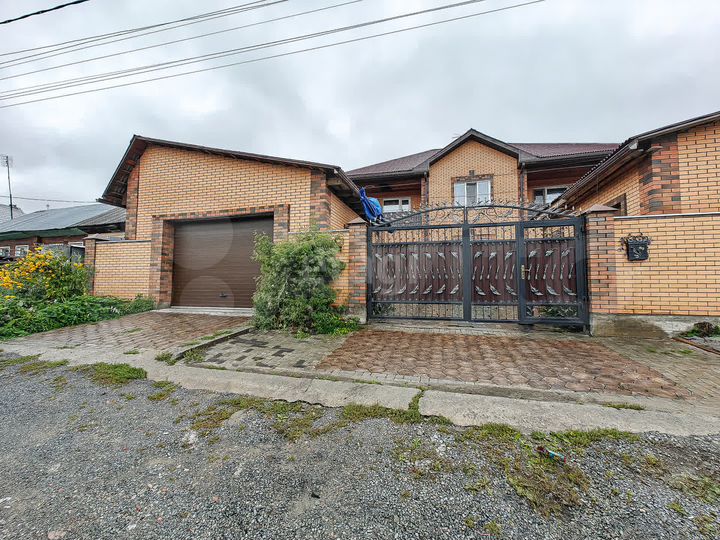 Коттедж 292,6 м² на участке 8 сот.