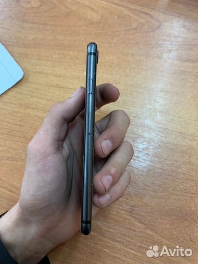 Телефон iPhone 8 64 gb