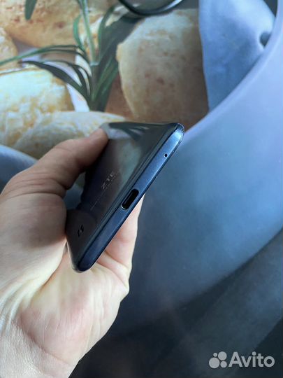 Продам телефон
