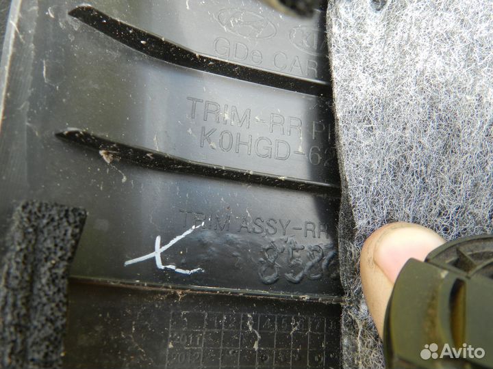 Накладка задней правой стойки Hyundai i30 2012-17