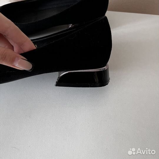 Туфли лодочки на низком каблуке