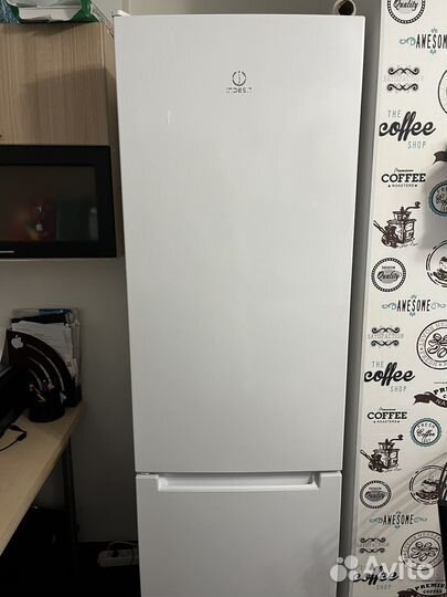Холодильник indesit