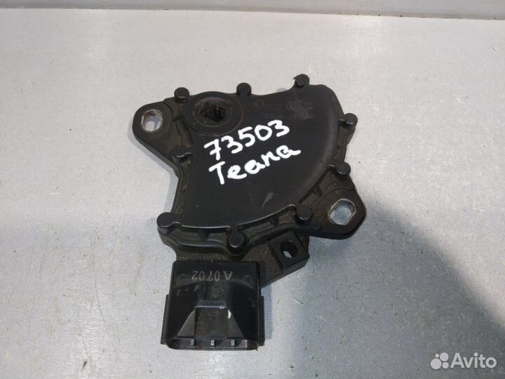 Механизм выбора передач Nissan Teana QR25DE 2013