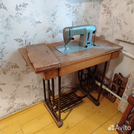 Польская Швейная машина Лучник ножная