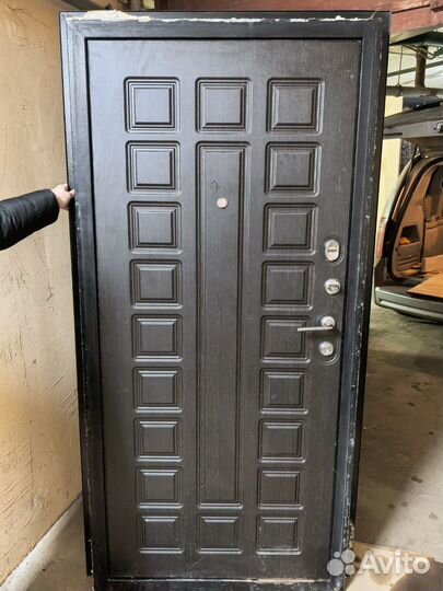 Дверь входная металлическая