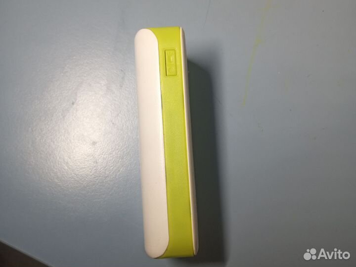 HI-level павербанк с фонариком