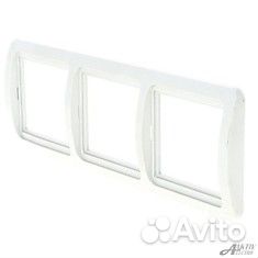 Рамка трехклавишная белая 2303H