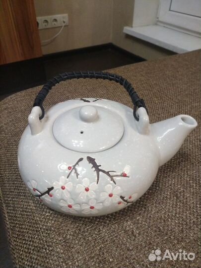 Фарфоровый заварочный чайник 0.8 л, новый
