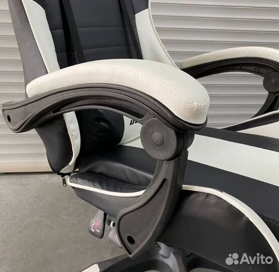 Игровое компьютерное кресло с вибромассажем