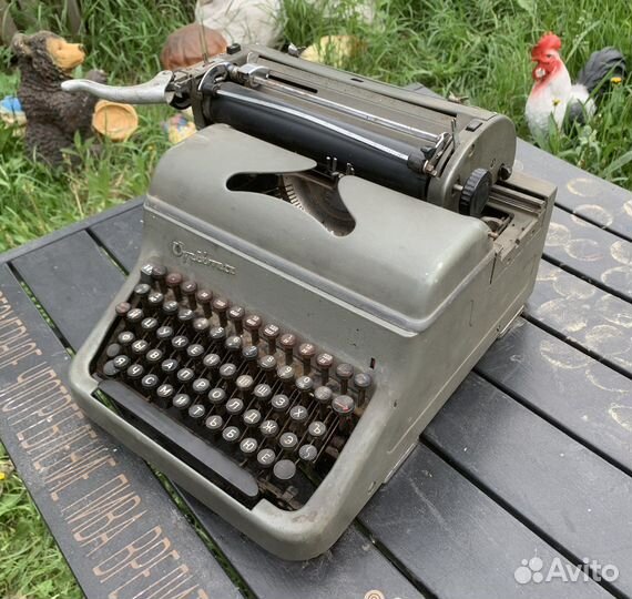 Старая печатная машинка Optima m-10