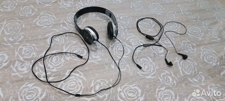 Наушники 2 шт (Gal и Samsung) цена за 2, в одни ру