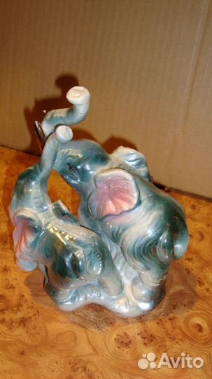 Фарфоровая статуэтка Слоны. Фарфор. Китай