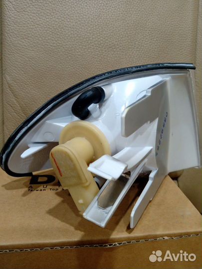 Поворотник Е46 белый