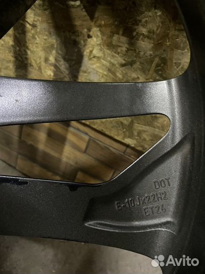 Оригинальные колеса на Audi Q7 4M R22