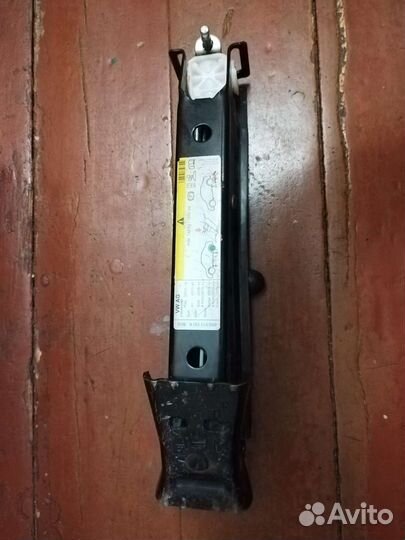 Домкрат винтовой