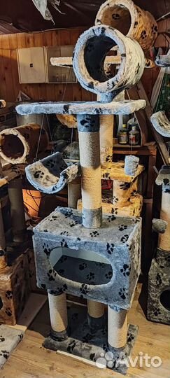 Домик для кошки с когтеточками. Новая