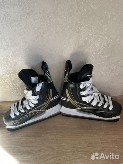 Коньки хоккейные