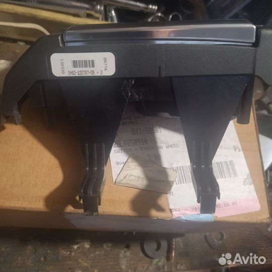 Переключатель рулевого колеса LR050910 продаю