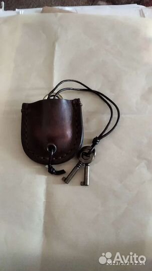 Замочек 2 / 2 см, с ключами в кожаном чехле