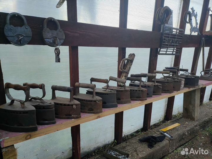 Старинные угольные утюги