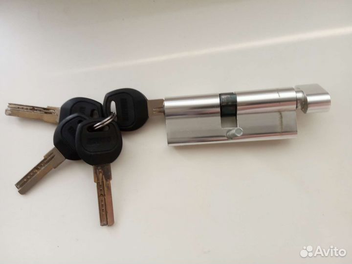 Личинка от двери