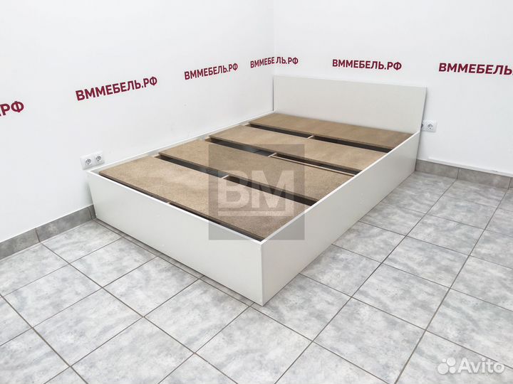 Кровать двуспальная белая с жестким настилом