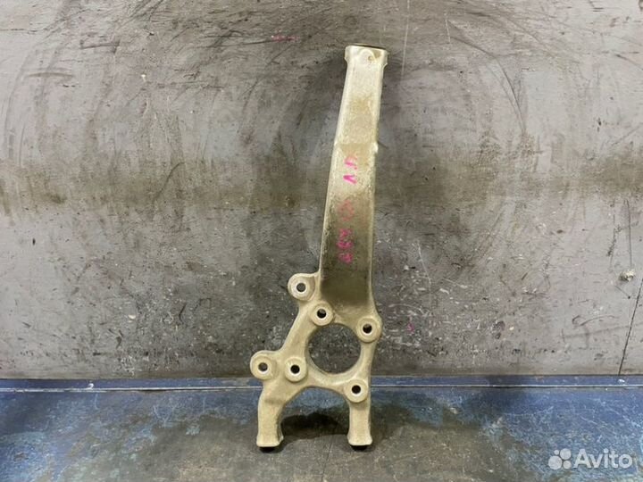 Кулак поворотный передний левый Toyota Mark X