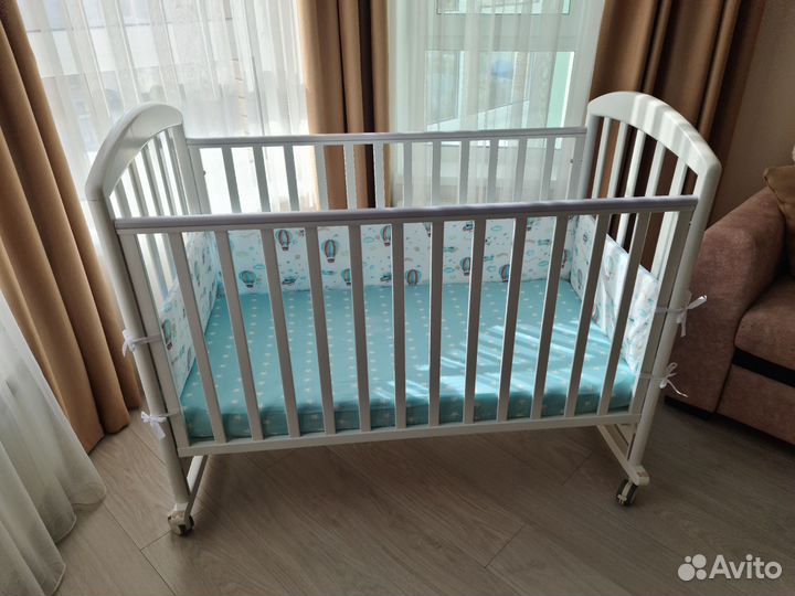 Кроватка детская с матрасом и бортиками