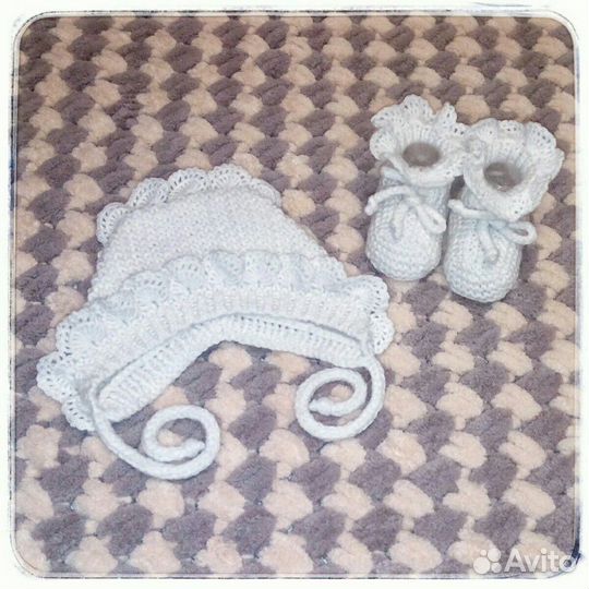 Шапочка и пинетки для новорожденных