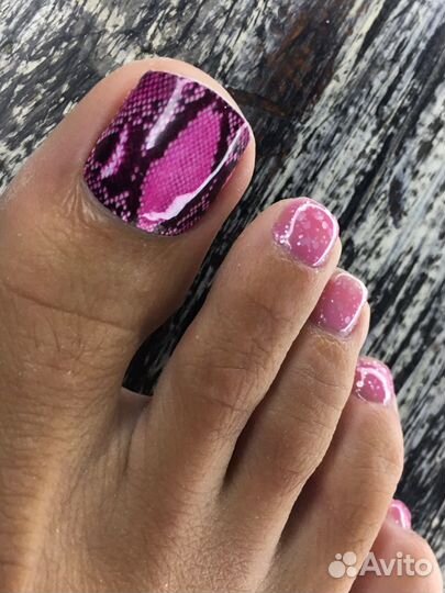 Маникюр и педикюр в Адлере