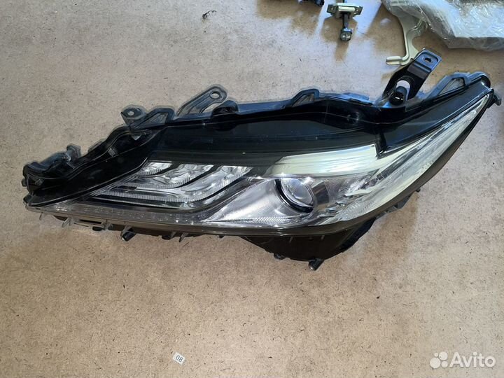 Фары toyota camry v70 оригинал