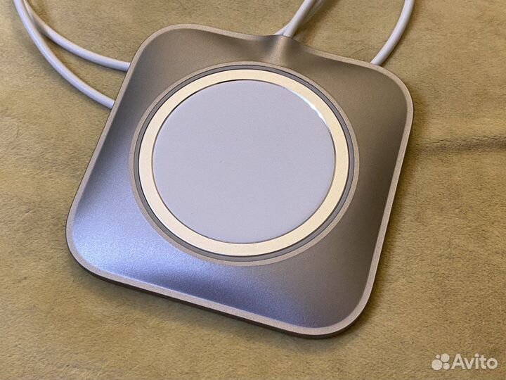 Держатель Satechi для беспроводной зарядки Magsafe